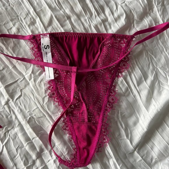 3 Piece Lingerie Set - Bra, Garter, Thong - Yandy - Picture 5 of 5